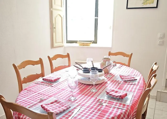 펜션 Charmante Maison De Village 8 Personnes Avec Parking Gratuit Tourreilles