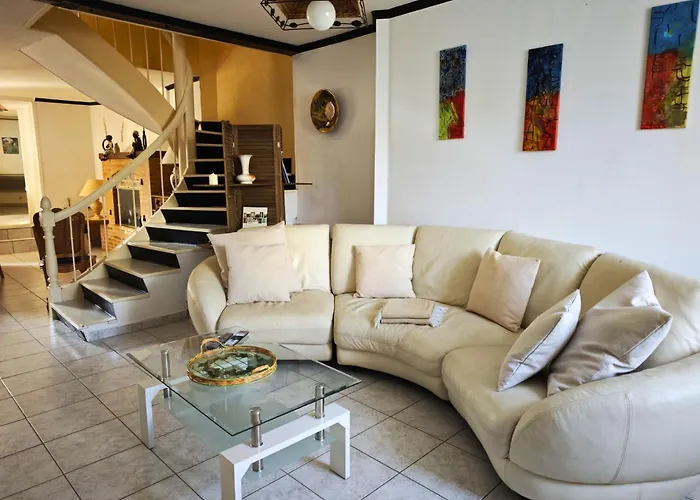 Charmante Maison De Village 8 Personnes Avec Parking Gratuit 펜션 Tourreilles
