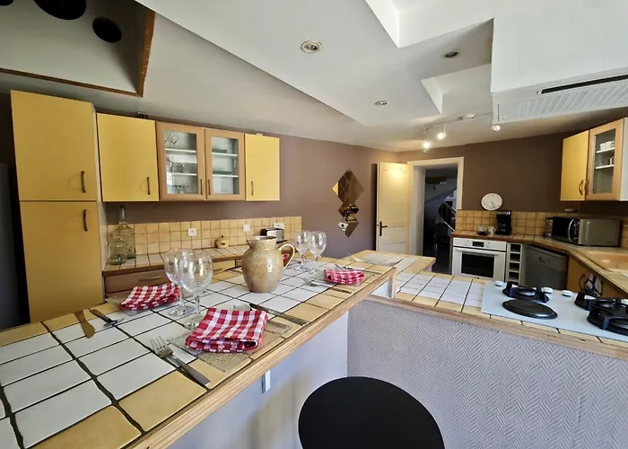 Charmante Maison De Village 8 Personnes Avec Parking Gratuit 펜션 *